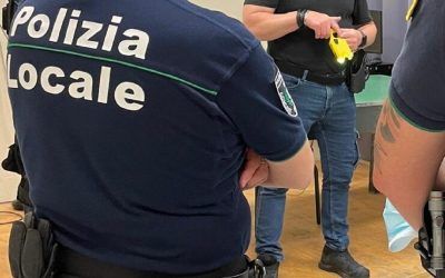 Taser alla Polizia locale di Milano in via sperimentale